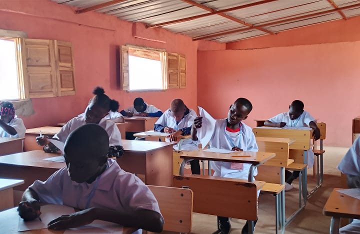 PRIMEIRO DIA DE PROVAS E ENTREGA DOS PASSES COM LOGOTIPO DA ASSOCIAÇÃO ACREDITAR É PRECISO